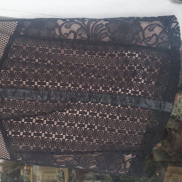 Black and nude overlay lace mini dress L / LG - Picture 10 of 10